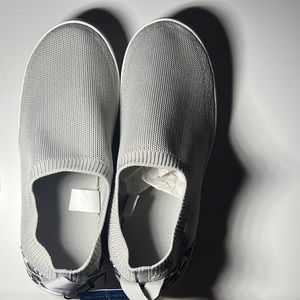 Women’s mesh slip on shoes